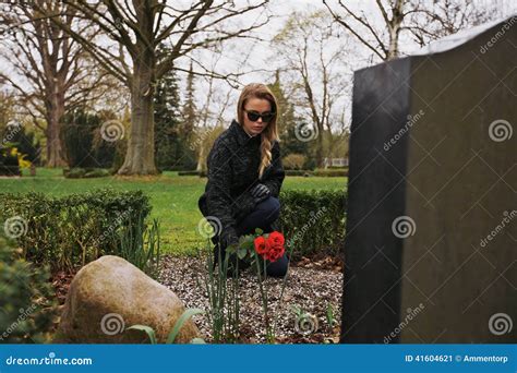 Is it illegal to remove flowers from a grave? A Debate on Respecting the Deceased and Personal Expressions of Grief